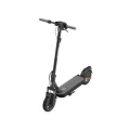 Xiaomi Electric Scooter 5 Pro hulajnoga elektryczna front z prawej strony.webp
